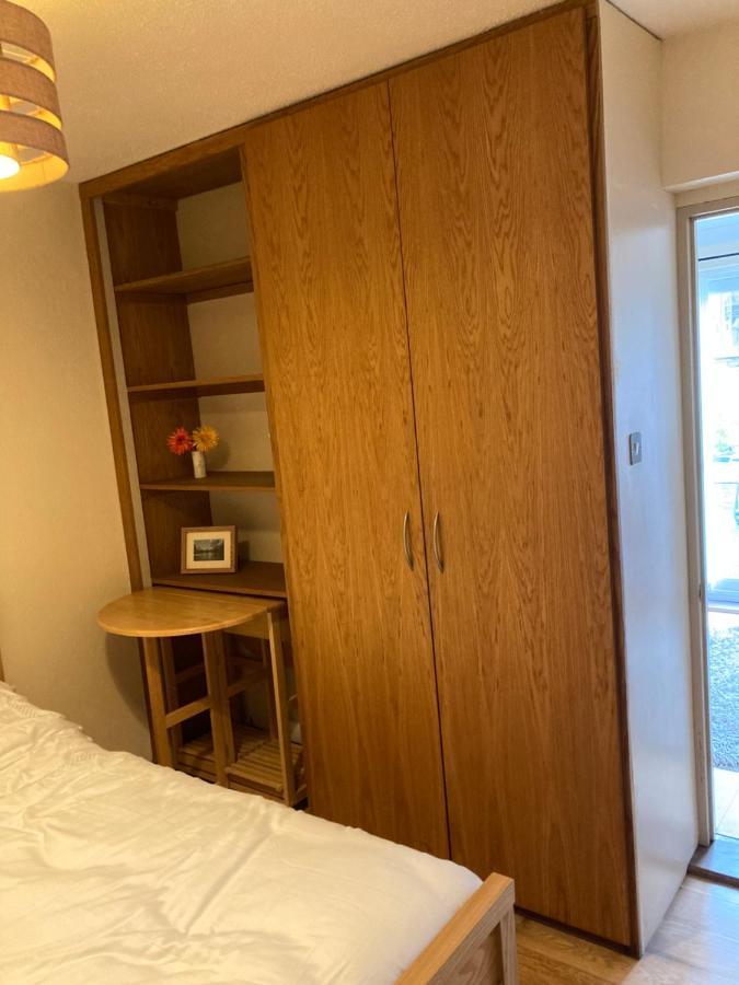 Double Bed Self Contained Annexe 14B Is To The Right Of The Main House Apartamento Salisbury Exterior foto