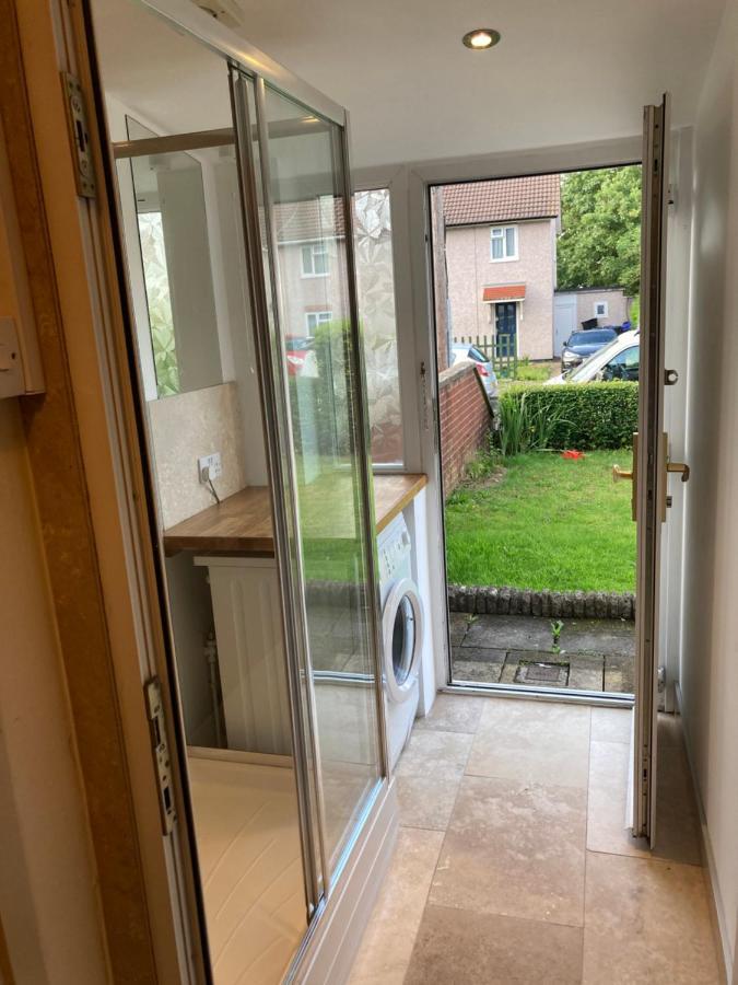 Double Bed Self Contained Annexe 14B Is To The Right Of The Main House Apartamento Salisbury Exterior foto